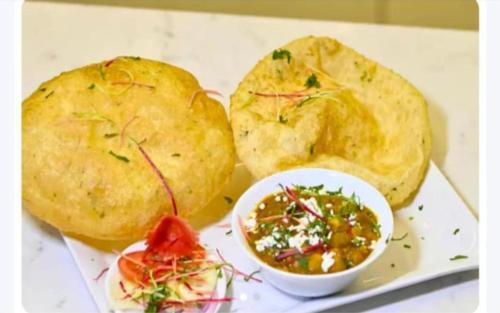 Food and beverages, Hotel Airport Fly Inn in Banthra Sikander Pur