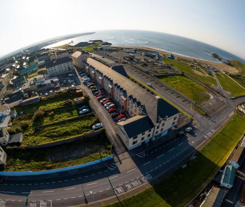 Exterior view, Luxury 2-Bedroom Apartment Overlooking the Beach in Bundoran