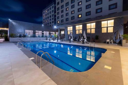 Swimming pool, The Palms by Eagles Airport City in Accra