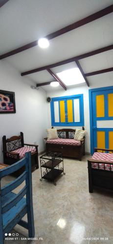 House 5 blocks from main park, private