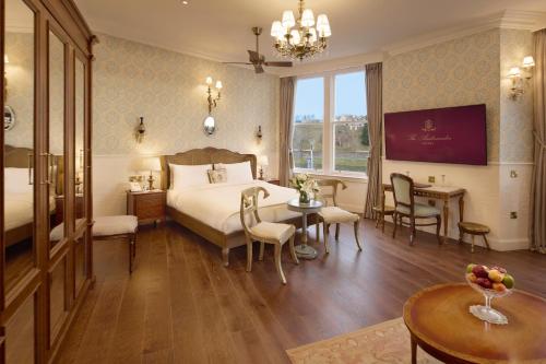 Suite, river view