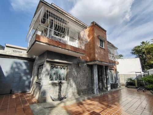Exterior view, Brilliant 6-bedroom house with AC in vibrant Caracas in San Bernardino