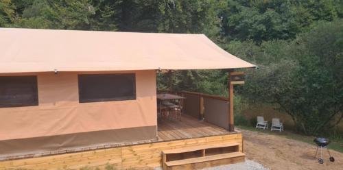Tente lodge la perche in Le Lonzac