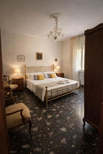 House in the park! Free parking and convenient to Venice, Benátky