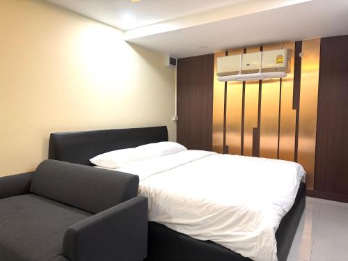 The Victory View - Hostel - Adults only Room Type - Deluxe King Studio