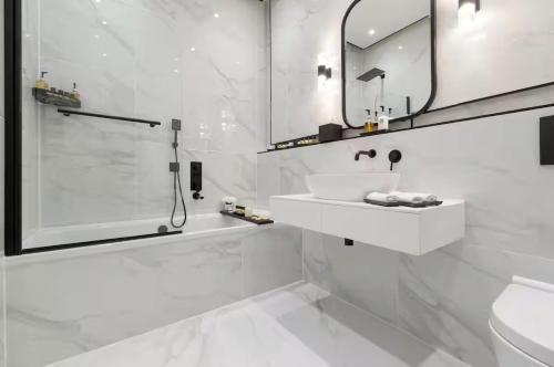 Family Small group - Parking - WiFi - Sleeps 6 - main image