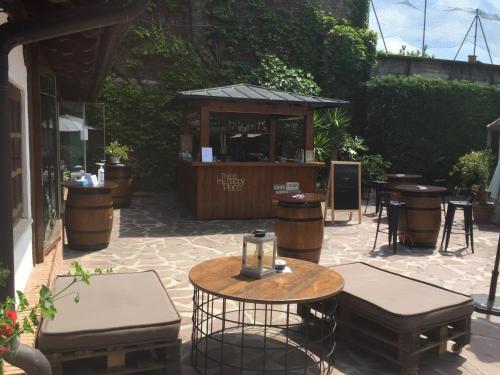 Dārzs, Hostal Restaurante Casa Santamaria in Doneztebe