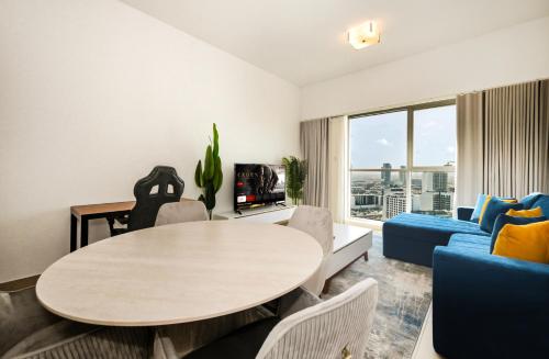 Modern 1BDR Apt With Balcony Pool Access And JVC - image 2