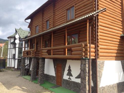 Buitenkant, Preluky in Polyanytsya