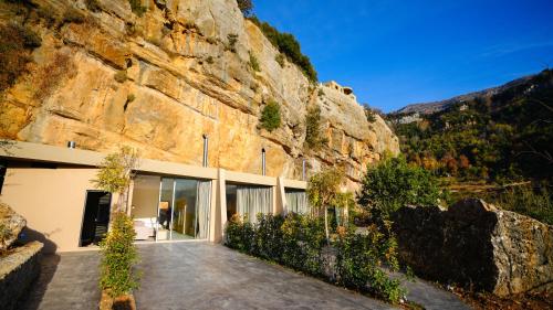 Fay Retreat in Aaqoura