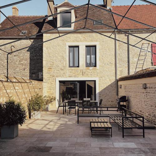 Dārzs, Maison de Pauline, Chablis Vineyard in Prehy
