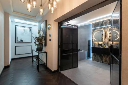 Near Transport - Hot tub - Fireplace - Sleeps 2 - image 4