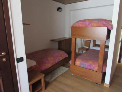 Single Bed in Mixed Dormitory Room