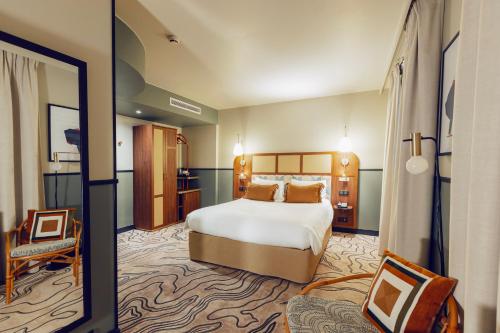 room detail thumbnail 1