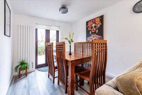 5 Bedroom Family & Contractor House in Nuthall, Nottingham - Sleeps 9 - By CircleWay Homes in 納托爾