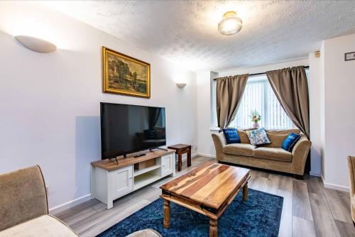 5 Bedroom Family & Contractor House in Nuthall, Nottingham - Sleeps 9 - By CircleWay Homes in 納托爾