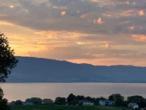 Appartement avec vue sur le lac à couper le souffle in Châtillon, Schweiz