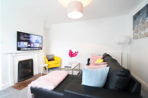 Virexxa Aylesbury Centre - Deluxe Suite - 3Bed House with Free Parking – khách sạn tại Elmhurst