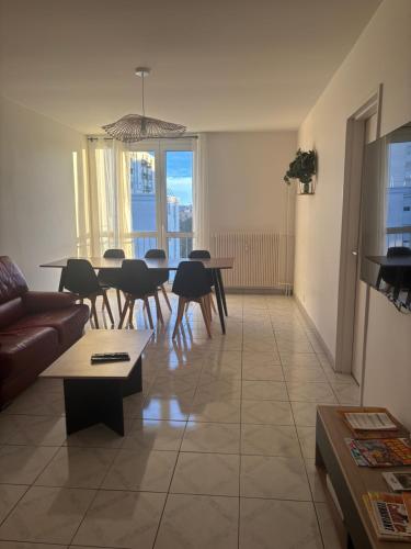 Spacieux T4 lumineux avec balcon confort, calme et modernité à Joué-lès-Tours - Location saisonnière - Joué-lès-Tours