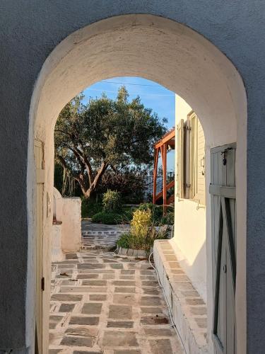 Aegean traditional home in Athens Riviera in Thimári