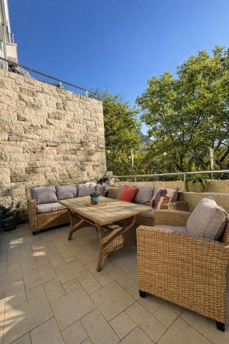 Quite & Spacious 1-Bedroom Apartment with Large Terrace - Kotor