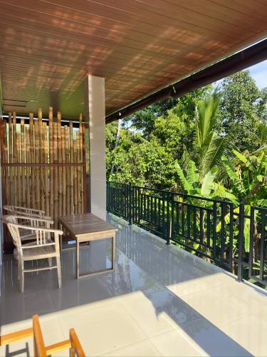 D'Kusuma House Sidemen in Sidemen