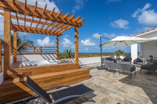 Private Rooftop Penthouse Near Coson Beach Jacuzzi and BBQ – khách sạn tại Playa Bonita