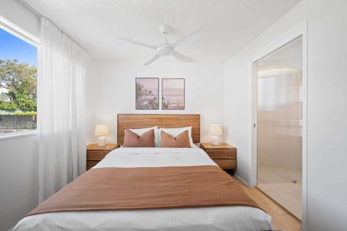 Sunny Kings Beach Escape w Pool - 300m to beach - image 3