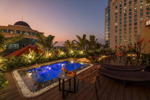 Swimming pool