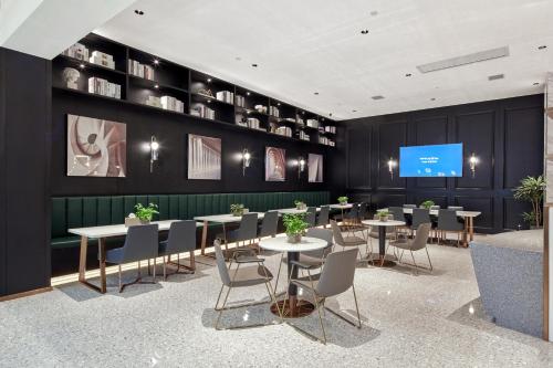 Restaurant, Waya Hotel - Xi'an Jiaotong University Xingqing Campus Xianning Road Metro Station Branch in Xing Qing Gong Park