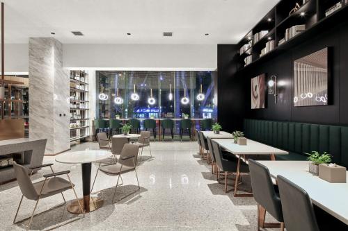 Restaurant, Waya Hotel - Xi'an Jiaotong University Xingqing Campus Xianning Road Metro Station Branch in Xing Qing Gong Park