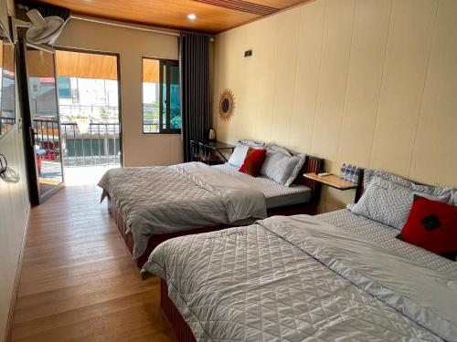 2 queen beds