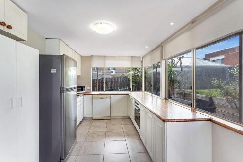 Oscar's Beach House 14 Tomaree Rd - pet friendly air con Wi-Fi Linen - image 5