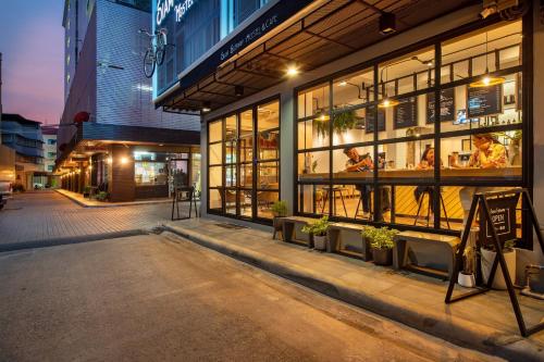 Siam Subway Hostel and Café, Bangkok