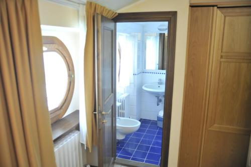 Single Room with Private Bathroom