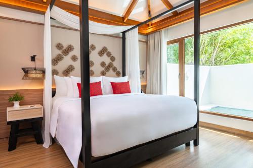 Crimson Resort and Spa Mactan