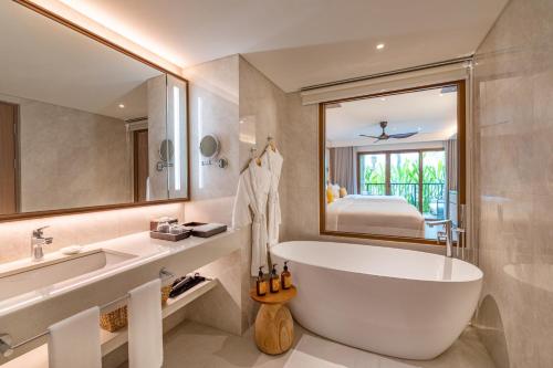 room detail thumbnail 2