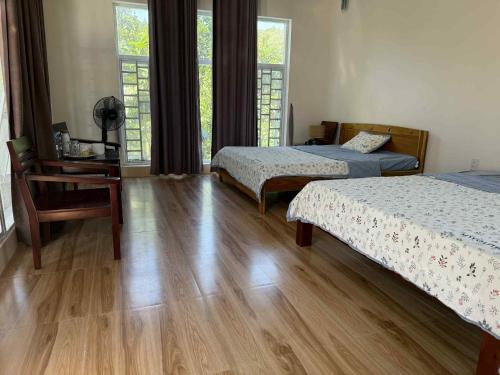 room detail thumbnail 2