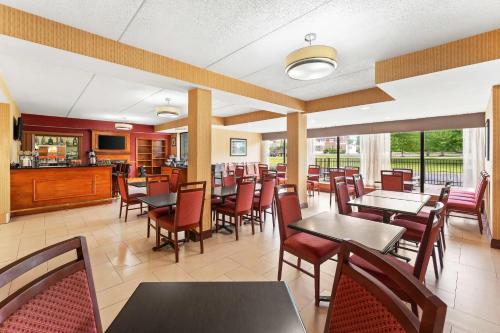 Comfort Inn Lehigh Valley West - image 6