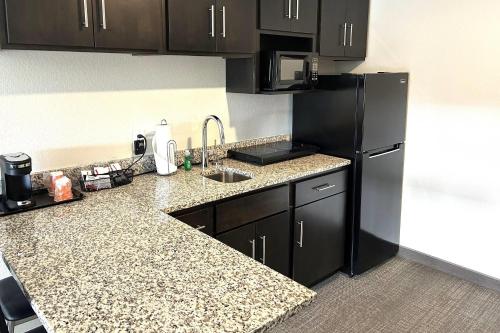MainStay Suites Logan Ohio-Hocking Hills - image 14