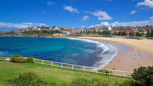 Oceanview Art Deco Retreat Next to Coogee Beach - image 8