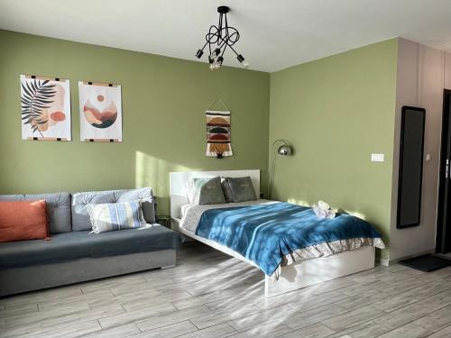 Roztocka studio, free parking, 1 tram to the city & PGE National Stadion, by Cosmo Spirit - Warsaw