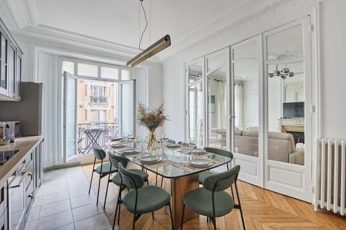 Superb Apartment in the Heart of Paris - image 13