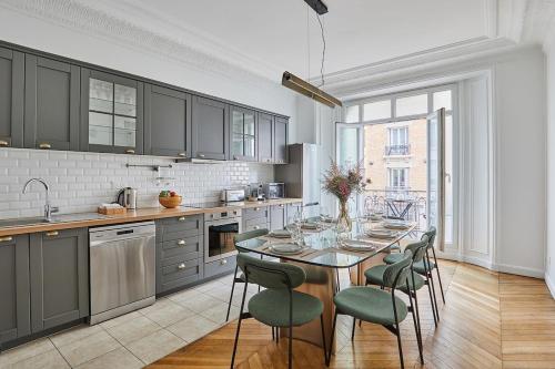 Superb Apartment in the Heart of Paris - image 12