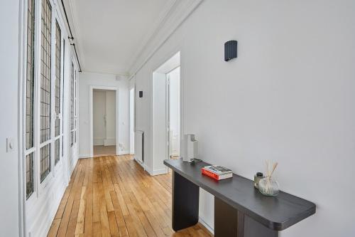 Superb Apartment in the Heart of Paris - image 11