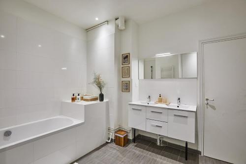 Superb Apartment in the Heart of Paris - image 10