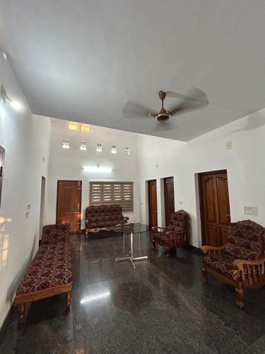 Entire 4BHK House with Full Kitchen near malayattoor in Perumbavoor