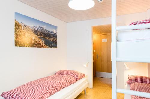 1 twin bed, 2 bunk beds