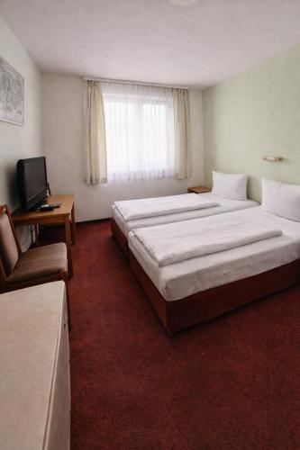 City Hotel Bauer mit Aufzug with elevator in 韋斯特利希奧森施塔特