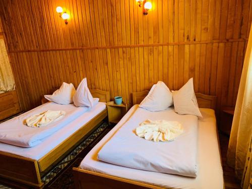 2 double beds